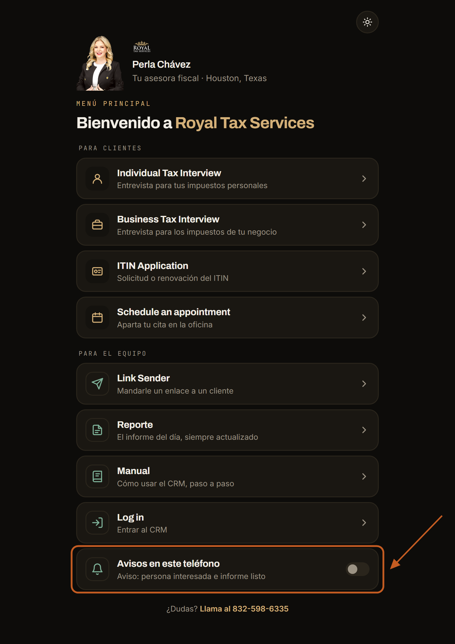 El menú de Royal Tax Services con la tarjeta Avisos en este teléfono señalada al final