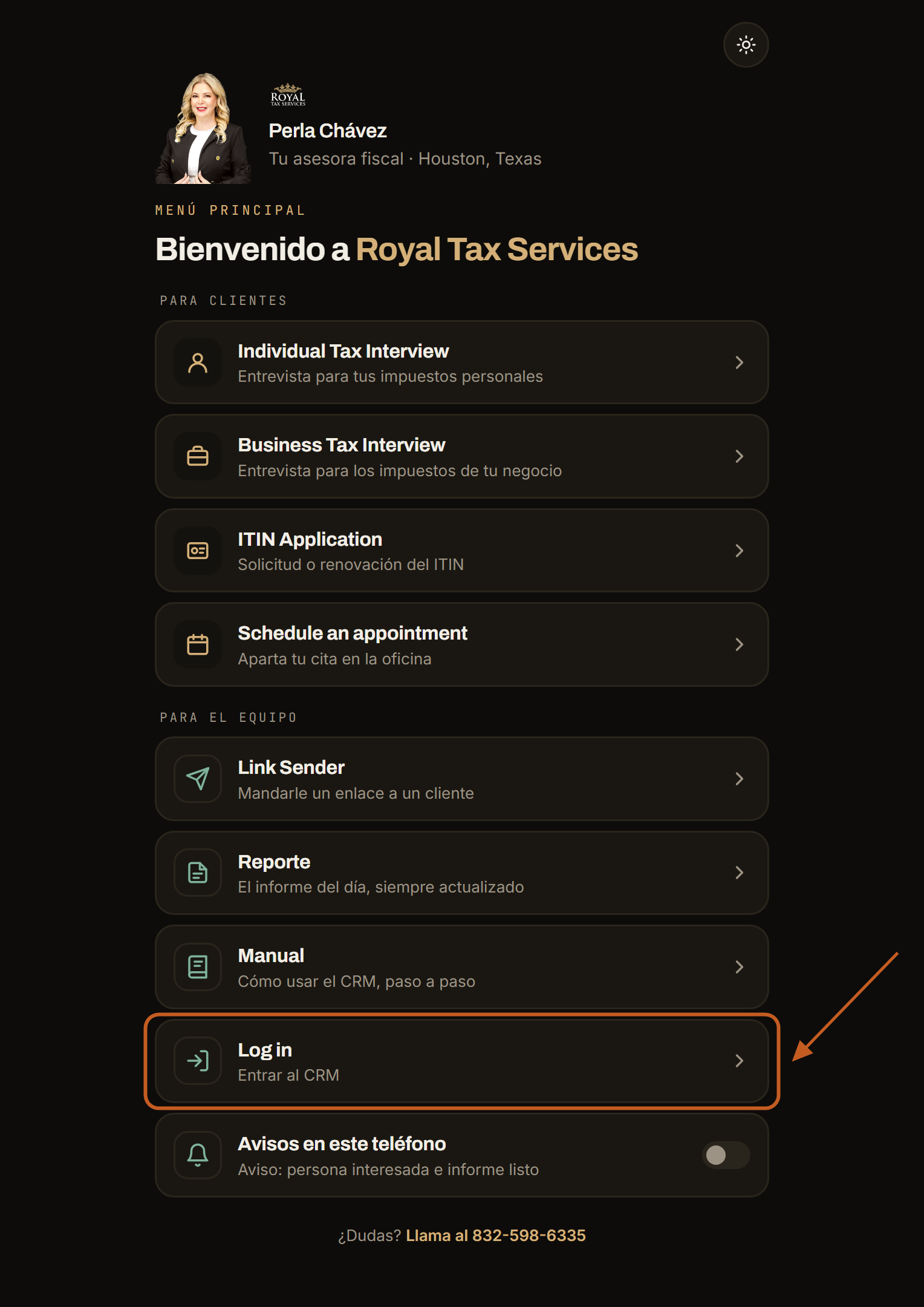 El menú de Royal Tax Services en la computadora, con el botón Log in señalado en «Para el equipo»